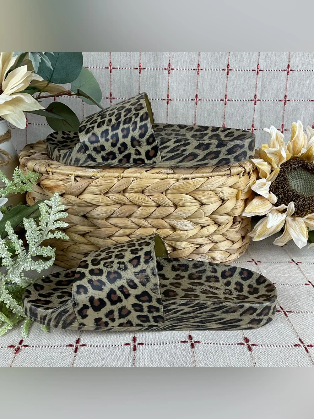 Steve Madden Sofi Leopard Print Slides Women’s Sz 6 PreLoved Sandals Pool Slides - Picture 6 of 8